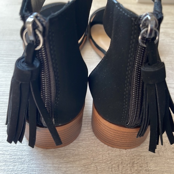 Black Low Heel Sandal - Picture 11 of 12